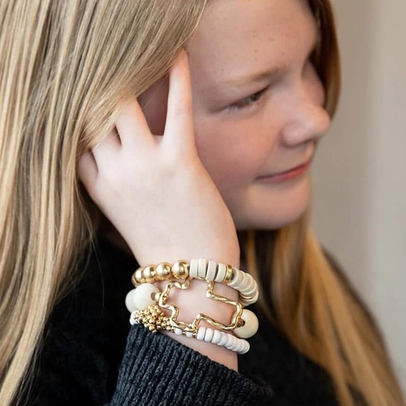 NEW Gold Cross Bracelet Set - Picture 4 of 8